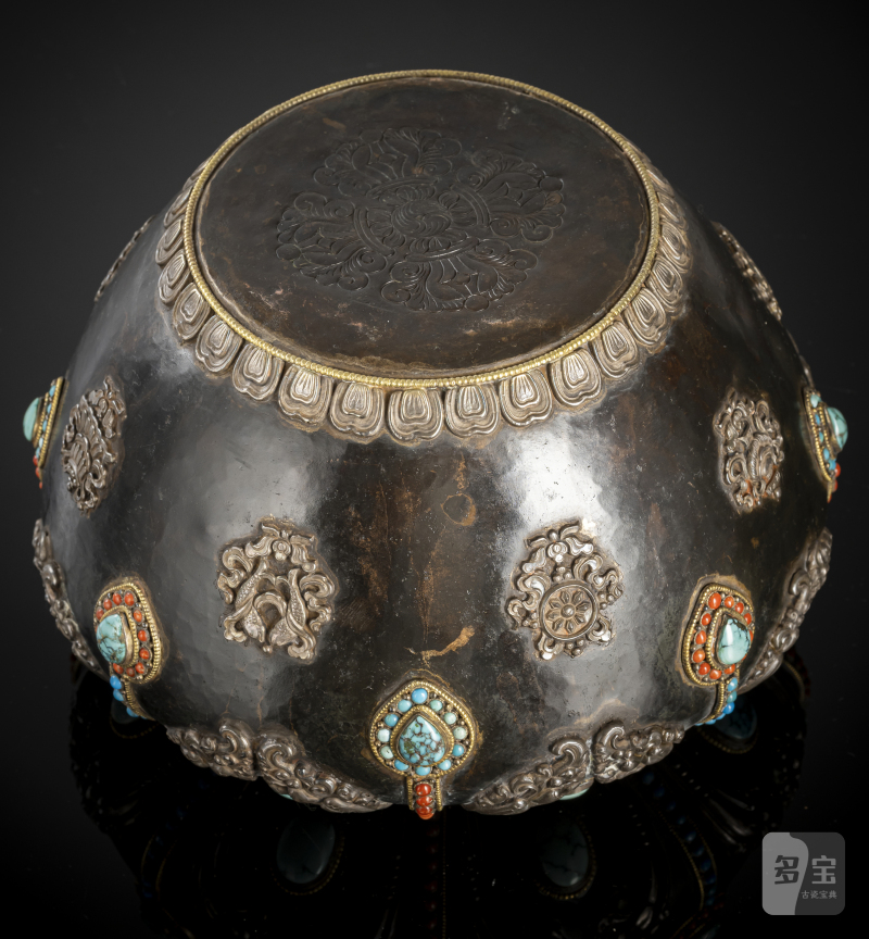 A PARCEL-GILT SILVER AND SEMI-PRECIOUS STONE INLAID METAL BOWL - 图4